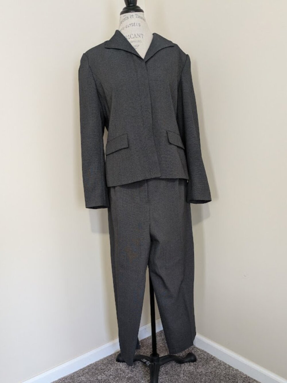 Vtg Andrea Viccaro women's 2pc grey concealed placket jacket pants suit sz 12